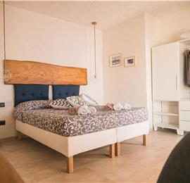 2 bedroom villa with infinity pool, near Alcamo, sleeps 4-5